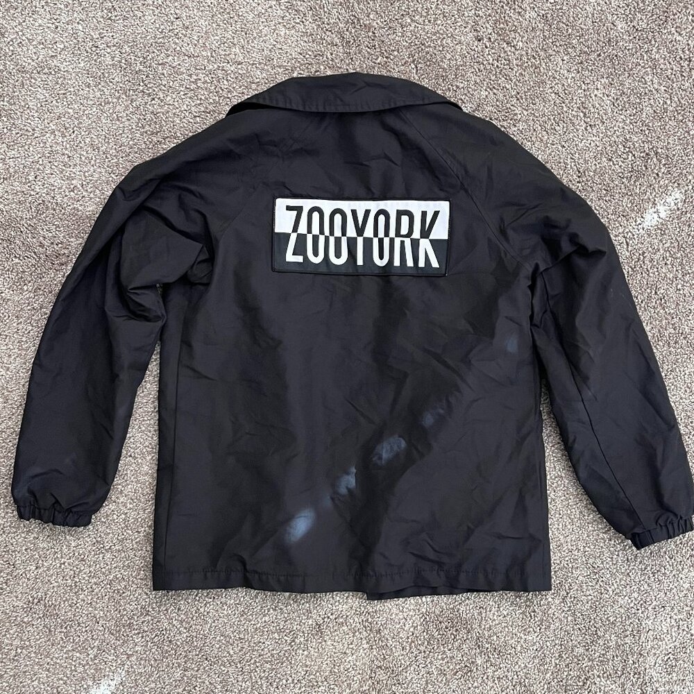Zoo York Youth Black Coach Jacket Logo Back – Size M (10/12)